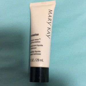 Mary Kay liquid foundation Ivory 2